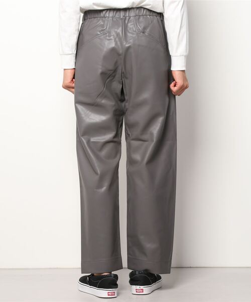NANO universe（ナノユニバース）の「VEGAN LEATHER イージーパンツ（その他パンツ・メンズ・ブラック/グレー・S/L/M）」の3枚目の写真
