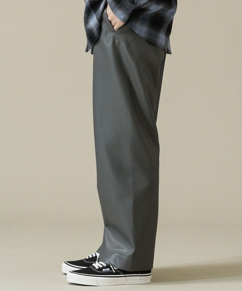 NANO universe（ナノユニバース）の「VEGAN LEATHER イージーパンツ（その他パンツ・メンズ・ブラック/グレー・S/L/M）」の5枚目の写真