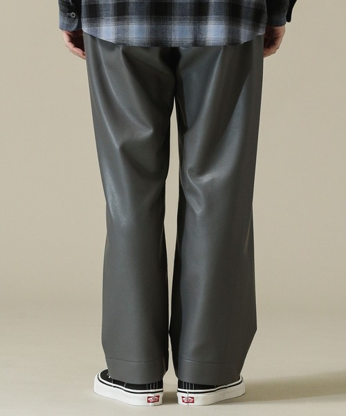 NANO universe（ナノユニバース）の「VEGAN LEATHER イージーパンツ（その他パンツ・メンズ・ブラック/グレー・S/L/M）」の6枚目の写真
