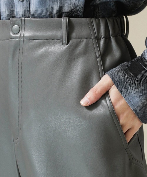 NANO universe（ナノユニバース）の「VEGAN LEATHER イージーパンツ（その他パンツ・メンズ・ブラック/グレー・S/L/M）」の8枚目の写真