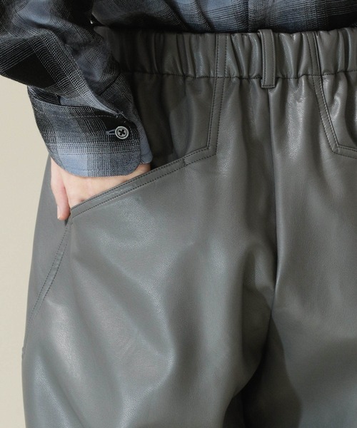 NANO universe（ナノユニバース）の「VEGAN LEATHER イージーパンツ（その他パンツ・メンズ・ブラック/グレー・S/L/M）」の9枚目の写真