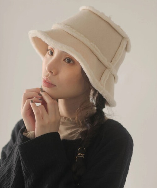 Green　Parks（グリーンパークス）の「・ムートンリバーシブルハット＊（ハット・レディース・ブラック/アイボリー/カーキ・FREE）」の2枚目の写真