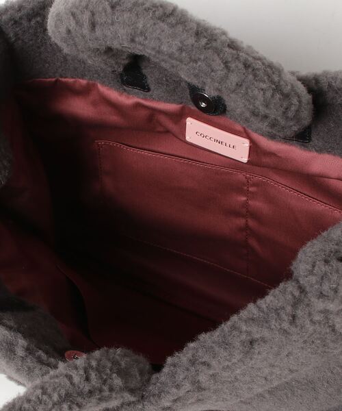 COCCINELLE(コチネレ)の「《COCCINELLE/コチネレ》ECO SHEARING(トートバッグ・レディース・ブルー系その他/バーガンディー・FREE)」の9枚目の写真
