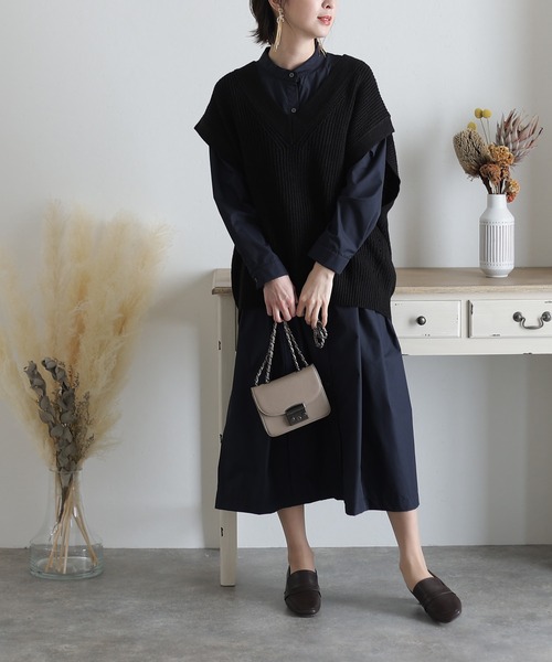 ElegChic(エレグシック)の「Vネックバルーンベスト(ベスト・レディース・モカ/ブラック・L/XXL/4L)」の2枚目の写真