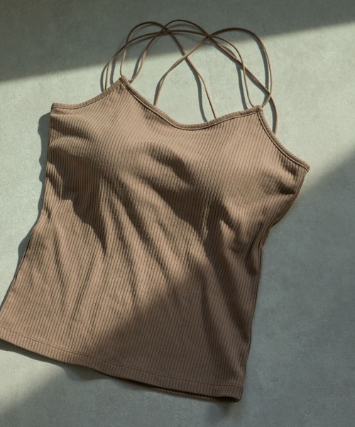 COLONY 2139（コロニートゥーワンスリーナイン）の「カップ付リブクロスバックキャミソール / バッククロスキャミソール（キャミソール・レディース・アイボリー/ブラック/モカ・SMALL/MEDIUM/LARGE）」の3枚目の写真