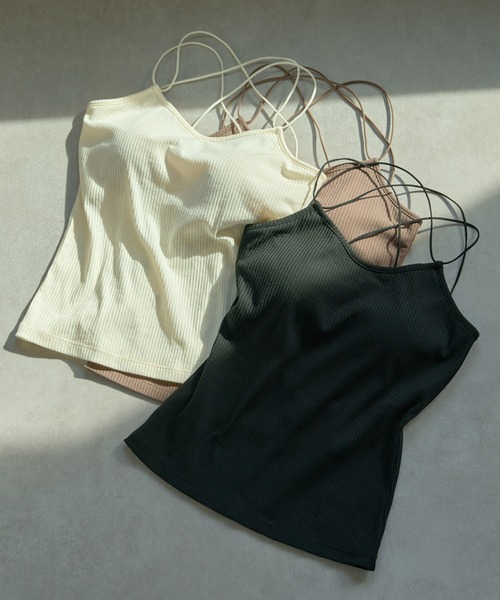COLONY 2139（コロニートゥーワンスリーナイン）の「カップ付リブクロスバックキャミソール / バッククロスキャミソール（キャミソール・レディース・アイボリー/ブラック/モカ・SMALL/MEDIUM/LARGE）」の5枚目の写真