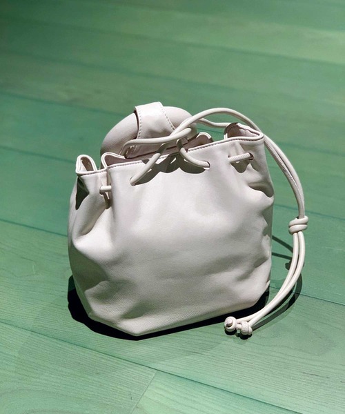 ASH（アッシュ）の「【BICE】巾着ハンドバッグ（ハンドバッグ・レディース・ゴールド/アイボリー/ブラック・ONE SIZE）」の7枚目の写真