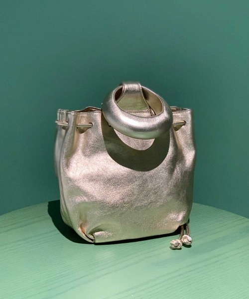 ASH（アッシュ）の「【BICE】巾着ハンドバッグ（ハンドバッグ・レディース・ゴールド/アイボリー/ブラック・ONE SIZE）」の5枚目の写真