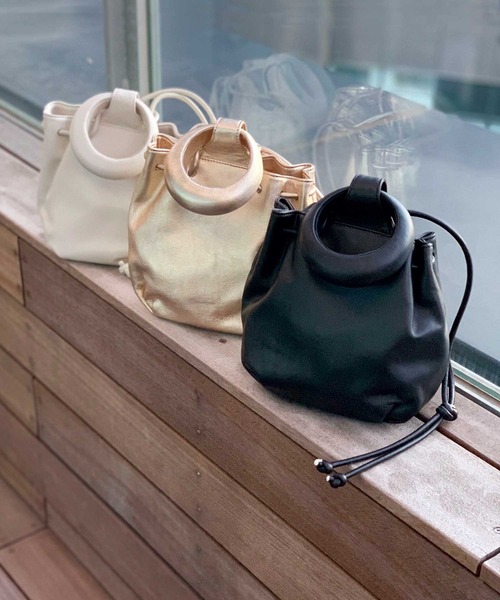 ASH（アッシュ）の「【BICE】巾着ハンドバッグ（ハンドバッグ・レディース・ゴールド/アイボリー/ブラック・ONE SIZE）」の6枚目の写真