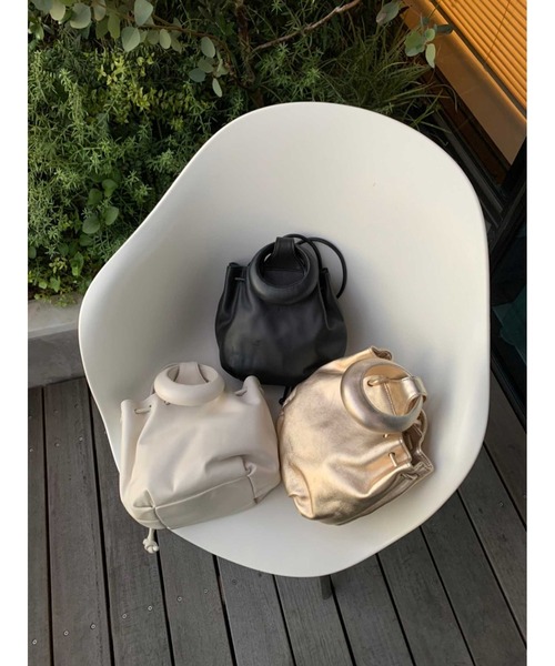 ASH（アッシュ）の「【BICE】巾着ハンドバッグ（ハンドバッグ・レディース・ゴールド/アイボリー/ブラック・ONE SIZE）」の8枚目の写真