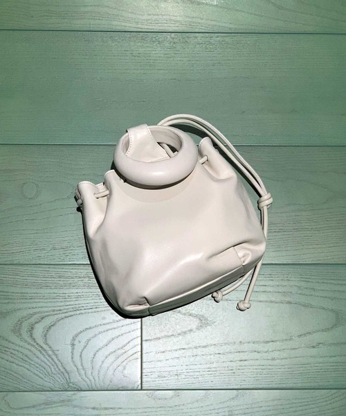 ASH（アッシュ）の「【BICE】巾着ハンドバッグ（ハンドバッグ・レディース・ゴールド/アイボリー/ブラック・ONE SIZE）」の13枚目の写真