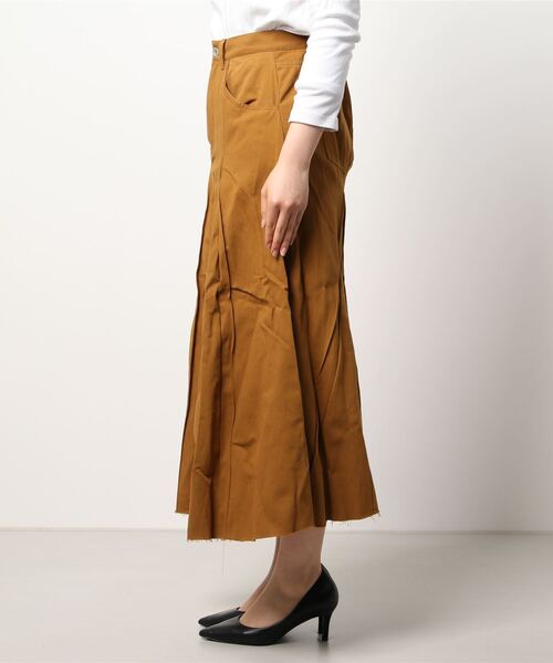 CHILLE（チル）の「インバーテッドプリーツスカート（スカート・レディース・ベージュ/キャメル・FREE）」の3枚目の写真