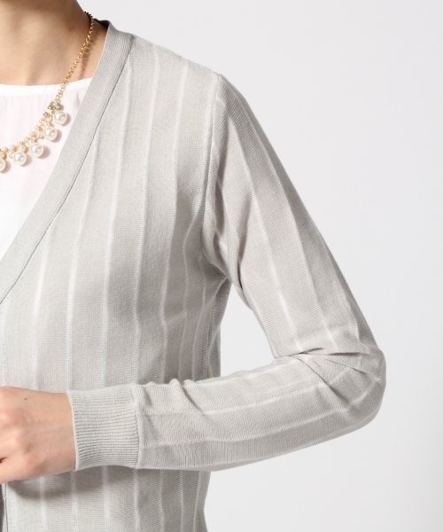 LEPSIM(レプシィム)の「12GピンストライプVカーディガン 557541(カーディガン/ボレロ・レディース・オフホワイト/グレー/ダークネイビー・LARGE/MEDIUM)」の15枚目の写真
