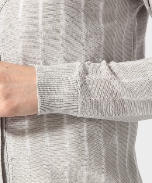 LEPSIM(レプシィム)の「12GピンストライプVカーディガン 557541(カーディガン/ボレロ・レディース・オフホワイト/グレー/ダークネイビー・LARGE/MEDIUM)」の7枚目の写真