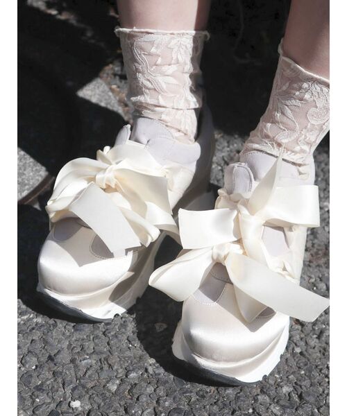 merry jenny（メリージェニー）の「リボンスニーカー（スニーカー・レディース・アイボリー/ブラック・MEDIUM/LARGE/SMALL）」の7枚目の写真