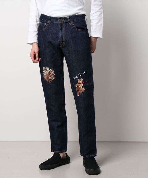 KARL HELMUT（カールヘルム）の「フラワーカールくん刺繍デニムパンツ