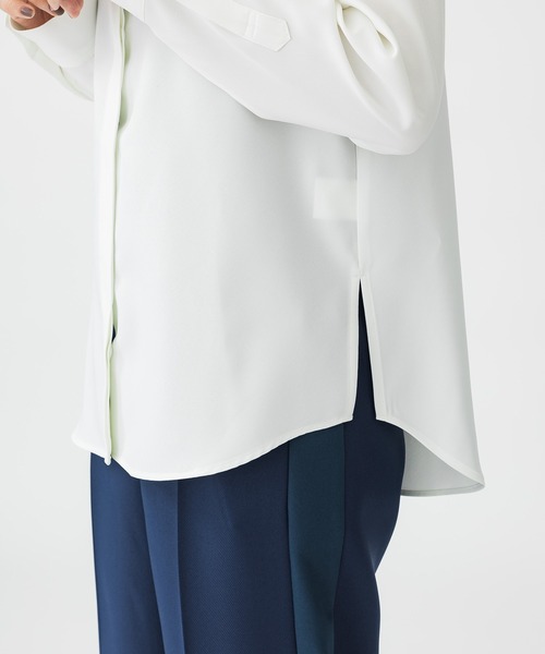 UNITED TOKYO（ユナイテッドトウキョウ）の「【WEB限定】ベーシックスタンドカラーシャツ-ウォッシャブル-（シャツ/ブラウス・レディース・ホワイト/ブルー/ブラック/グレー・1/2）」の11枚目の写真