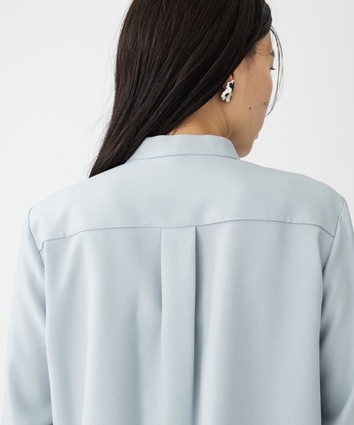 UNITED TOKYO（ユナイテッドトウキョウ）の「【WEB限定】ベーシックスタンドカラーシャツ-ウォッシャブル-（シャツ/ブラウス・レディース・ホワイト/ブルー/ブラック/グレー・1/2）」の6枚目の写真