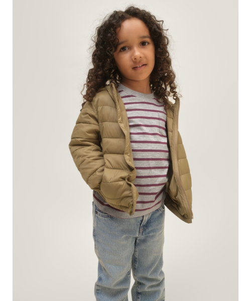 GAP(ギャップ)の「リサイクル素材100% 軽量パファージャケット (幼児)(ダウンジャケット/コート・キッズ・ベージュ・2 YRS/4 YRS/3 YRS/18-24M/5 YRS/12-18M)」の6枚目の写真