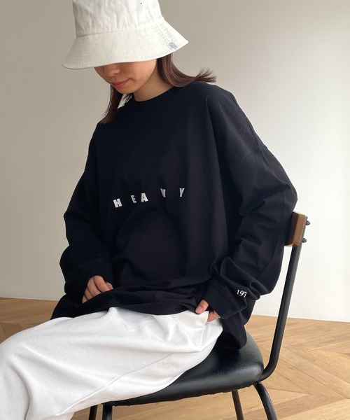 CANAL JEAN（キャナルジーン）の「1975 TOKYO(1975 トーキョー) "Heavy Water"オーバーサイズロングTシャツ（Tシャツ/カットソー・レディース・ブラック/サックスブルー/ホワイト×ブラック/ホワイト×ブラウン・MEDIUM/LARGE）」の3枚目の写真