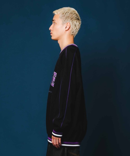 XLARGE（エクストララージ）の「PIPING V NECK SWEAT（スウェット・メンズ・ブラック/オレンジ/グリーン/パープル・M/L/XL/S）」の11枚目の写真