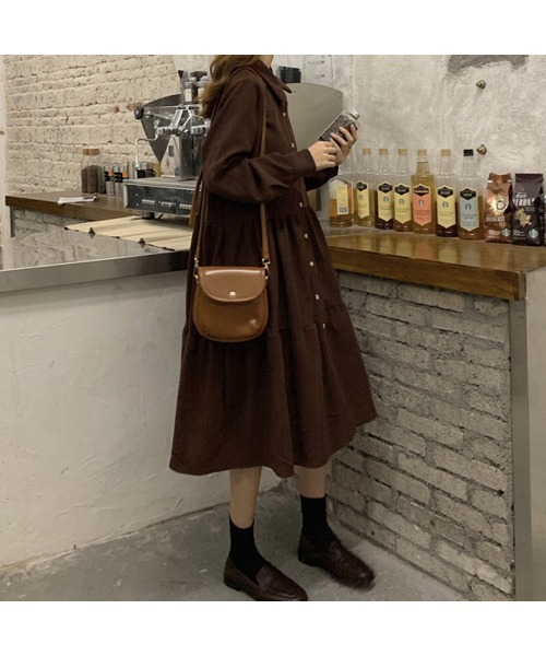 PRIVATE  BEACH（プライベートビーチ）の「コーデュロイティアードシャツワンピース（シャツワンピース・レディース・ブラック/ブラウン・FREE）」の6枚目の写真