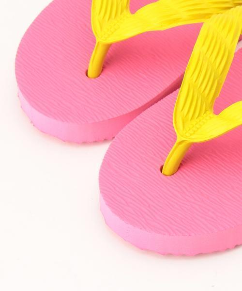 こども ビームス（コドモビームス）の「げんべい / ビーチサンダル (15～21cm)（ビーチサンダル・キッズ・ライトグレー/グレー×ホワイト/ブラウン/ブラウン系その他/ライトホワイト/イエロー/ライトイエロー/ブルー系その他/サックスブルー/ピンク×イエロー/ライトピンク/ベビーピンク/ピンク系その他/ピンク・18/15 /16/19/17/21）」の19枚目の写真