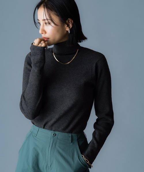 RASW(ラス)の「[RASW〕ウール混指穴タートルニット(ニット/セーター・レディース・チャコールグレー/ブラック/アイボリー/杢グレー・M/L)」の6枚目の写真