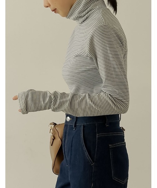 Re:EDIT（リエディ）の「裏起毛細ボーダー指穴タートルネックトップス（その他トップス・レディース・ホワイト×ブラック/ブラック×ホワイト・MEDIUM）」の14枚目の写真