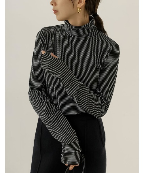 Re:EDIT（リエディ）の「裏起毛細ボーダー指穴タートルネックトップス（その他トップス・レディース・ホワイト×ブラック/ブラック×ホワイト・MEDIUM）」の3枚目の写真