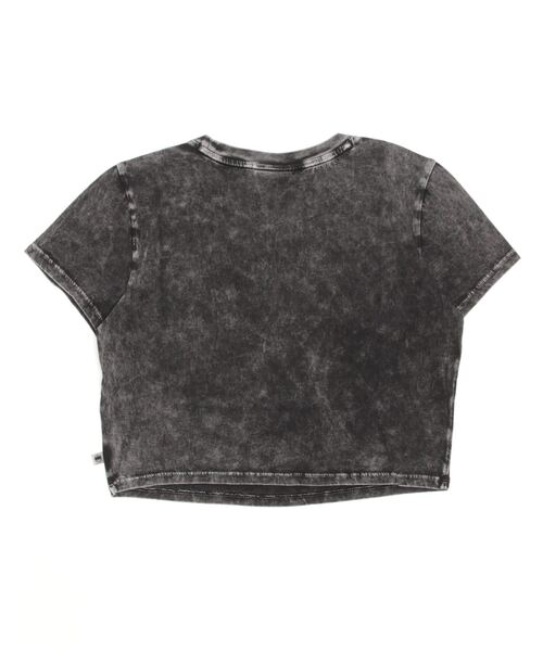 Guess（ゲス）の「GUESS Originals x Batman Cropped Baby Tee（Tシャツ/カットソー・レディース・ブラック・X-SMALL/SMALL/MEDIUM）」の2枚目の写真