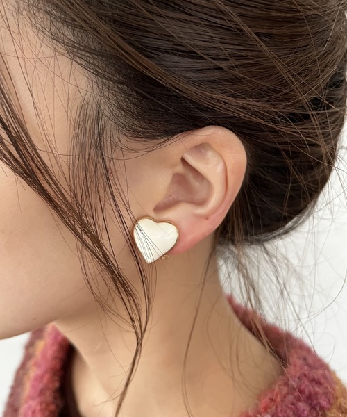 LOWRYS FARM(ローリーズファーム)の「レトロハートクリップ 171563(イヤリング・レディース・ブラック/ホワイト・FREE)」の1枚目の写真