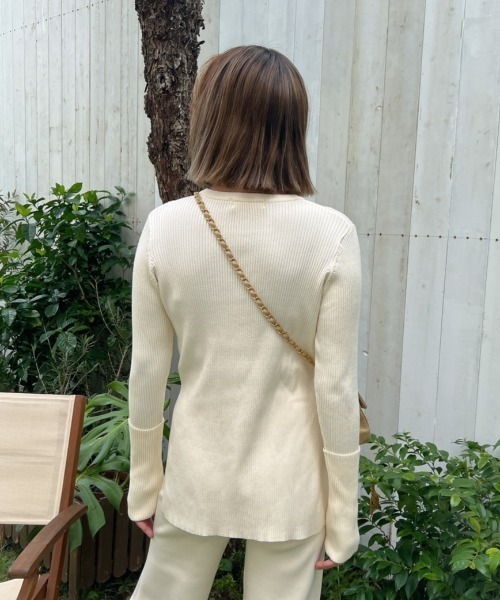 Vicente(ヴィセンテ)の「Side slit knit(ニット/セーター・レディース・ホワイト/ブラック/ベージュ・FREE)」の19枚目の写真
