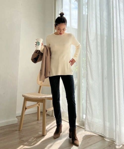 Vicente(ヴィセンテ)の「Side slit knit(ニット/セーター・レディース・ホワイト/ブラック/ベージュ・FREE)」の5枚目の写真