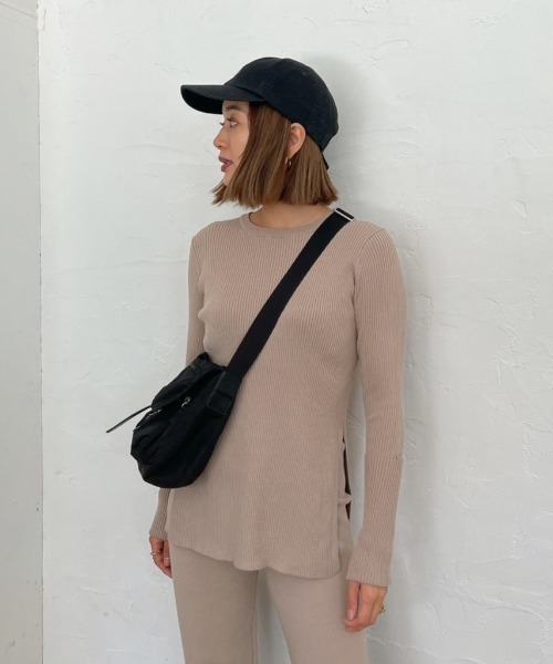 Vicente(ヴィセンテ)の「Side slit knit(ニット/セーター・レディース・ホワイト/ブラック/ベージュ・FREE)」の8枚目の写真