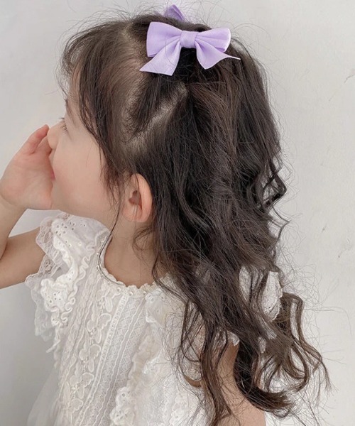 Mayree(メイリー)の「【float】ガーリー カラフル リボン ヘアクリップ【2個セット/8色展開】(バレッタ/ヘアクリップ・キッズ・ブラック/ブルー/パープル/イエロー/ピンク/レッド/グリーン/ネイビー・FREE)」の5枚目の写真