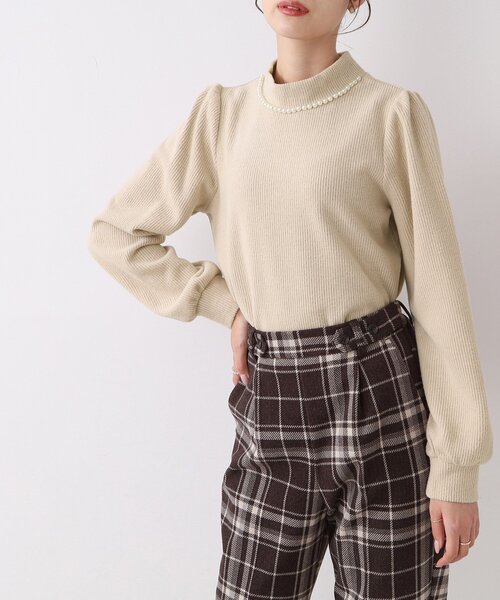 DRESKIP（ドレスキップ）の「◆パ－ル調付きサカリバ起毛プルオーバー（Tシャツ/カットソー・レディース・ブラック/ピンク系/ベージュ・02/03/04）」の2枚目の写真