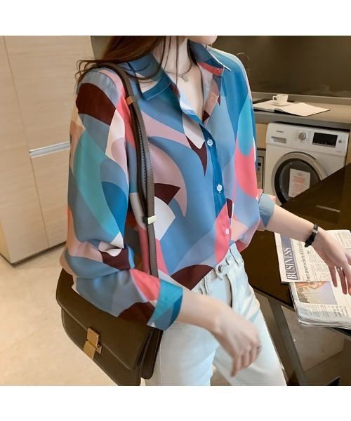 おしゃれスタ（オシャレスタ）の「大人シンプルカジュアルプリントシャツ　コレクション（シャツ/ブラウス・レディース・ブラウン/ピンク/グリーン/ブルー/ホワイト系3/ブラック系1/ブラック系2/ブラック系3/ブラック系4/ブラック系5/ブラック系6/ベージュ/ホワイト系2/レッド/ブラック・S/M/L/XL）」の13枚目の写真