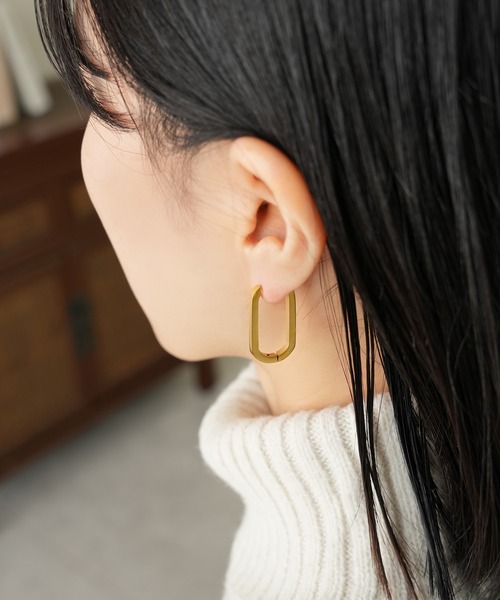 IAMUSE（アイアミューズ）の「金属アレルギー対応　オーバルフープピアス S0873【IAMUSE】（ピアス（両耳用）・レディース・ゴールド/シルバー・FREE）」の4枚目の写真