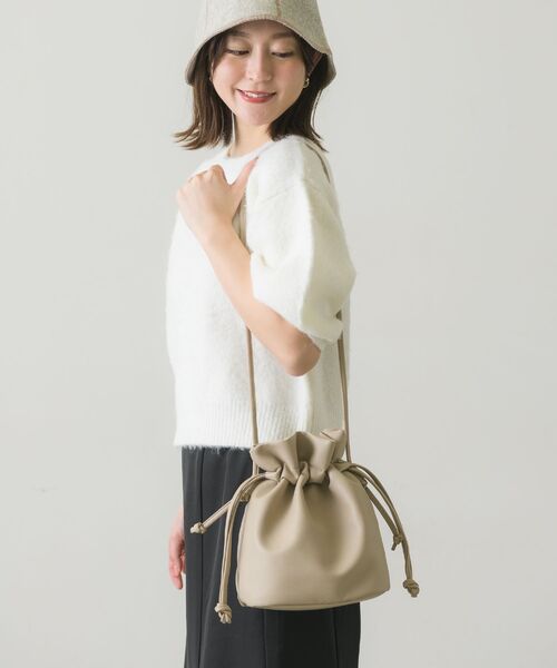 RETRO GIRL（レトロガール）の「巾着2wayショルダー（ショルダーバッグ・レディース・ブラック/ライトベージュ/ダークブルー/イエロー/ホワイト・ONE SIZE）」の12枚目の写真