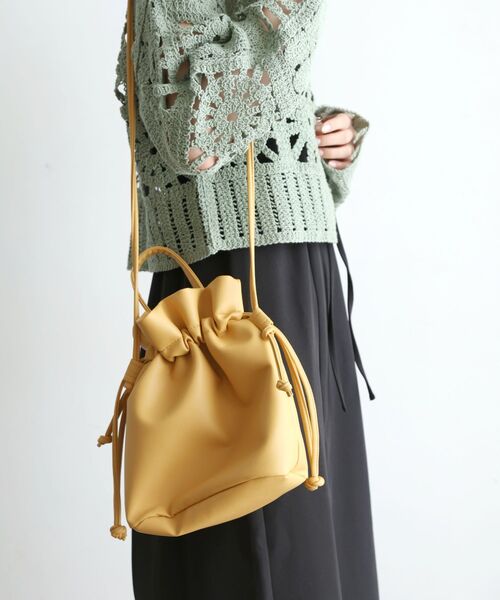 RETRO GIRL（レトロガール）の「巾着2wayショルダー（ショルダーバッグ・レディース・ブラック/ライトベージュ/ダークブルー/イエロー/ホワイト・ONE SIZE）」の14枚目の写真