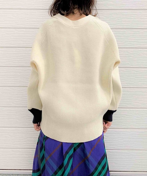 Q（キュー）の「片畦ドルマンカーデ（カーディガン/ボレロ・レディース・アイボリー/コーラル・MEDIUM）」の5枚目の写真