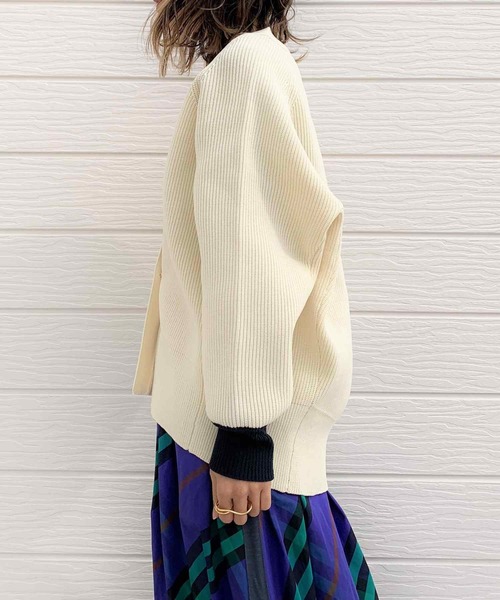 Q（キュー）の「片畦ドルマンカーデ（カーディガン/ボレロ・レディース・アイボリー/コーラル・MEDIUM）」の4枚目の写真