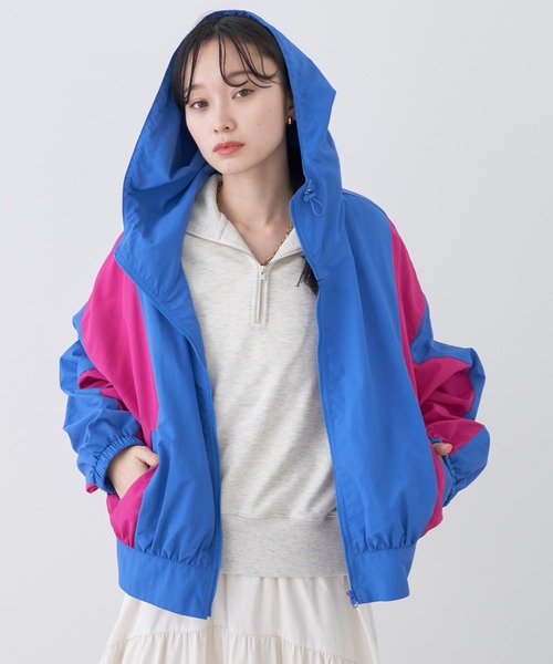 earth music&ecology（アースミュージックアンドエコロジー）の「コクーンギャザー切替ブルゾン（ブルゾン・レディース・アイボリー/サックスブルー/ブルー系・FREE）」の3枚目の写真