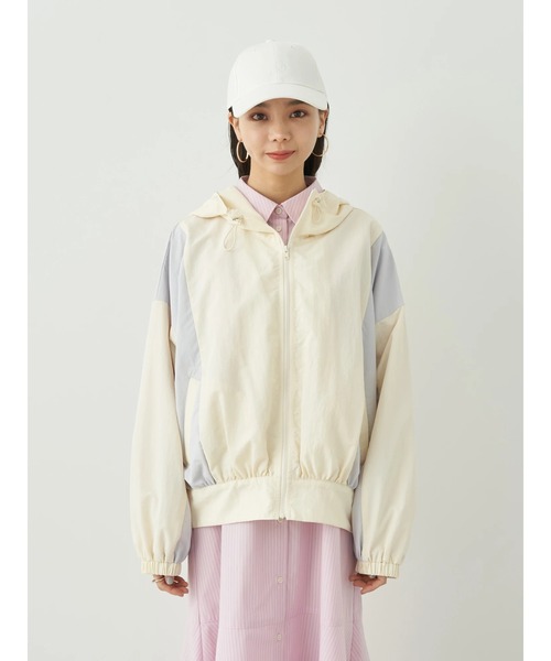 earth music&ecology（アースミュージックアンドエコロジー）の「コクーンギャザー切替ブルゾン（ブルゾン・レディース・アイボリー/サックスブルー/ブルー系・FREE）」の5枚目の写真