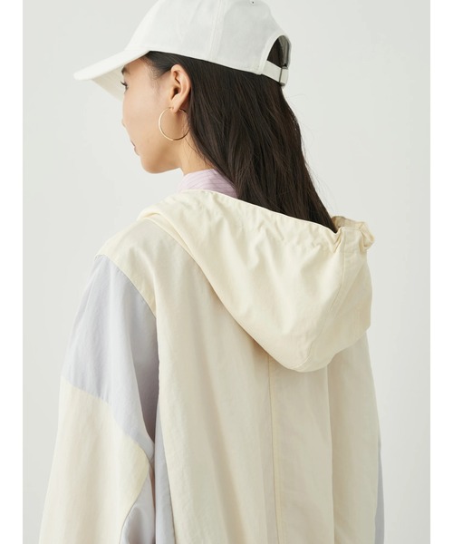 earth music&ecology（アースミュージックアンドエコロジー）の「コクーンギャザー切替ブルゾン（ブルゾン・レディース・アイボリー/サックスブルー/ブルー系・FREE）」の8枚目の写真