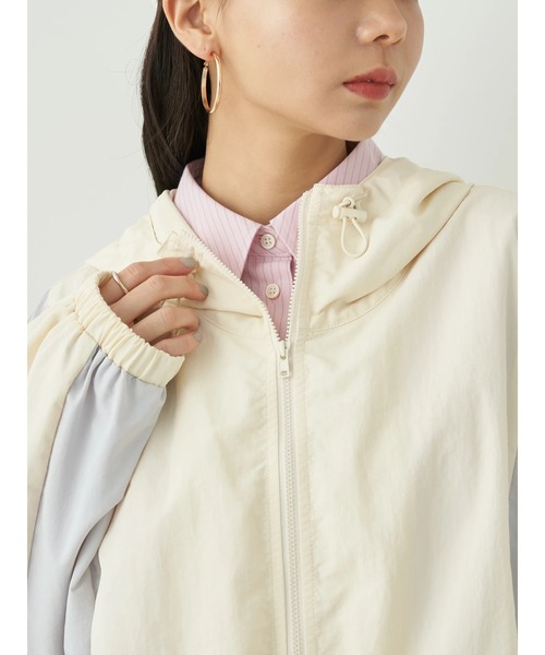 earth music&ecology（アースミュージックアンドエコロジー）の「コクーンギャザー切替ブルゾン（ブルゾン・レディース・アイボリー/サックスブルー/ブルー系・FREE）」の9枚目の写真