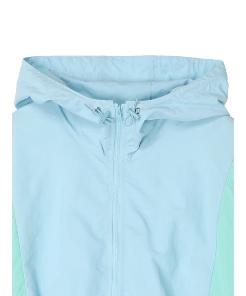 earth music&ecology（アースミュージックアンドエコロジー）の「コクーンギャザー切替ブルゾン（ブルゾン・レディース・アイボリー/サックスブルー/ブルー系・FREE）」の17枚目の写真