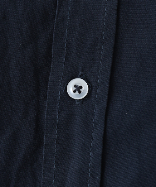 SAVE KHAKI UNITED（セーブカーキユナイテッド）の「SAVE KHAKI UNITED POPLIN STANDARD SHIRT（シャツ/ブラウス・メンズ・ホワイト/ブラック/ネイビー/ブラウン/チャコールグレー・X-LARGE/MEDIUM/LARGE）」の7枚目の写真