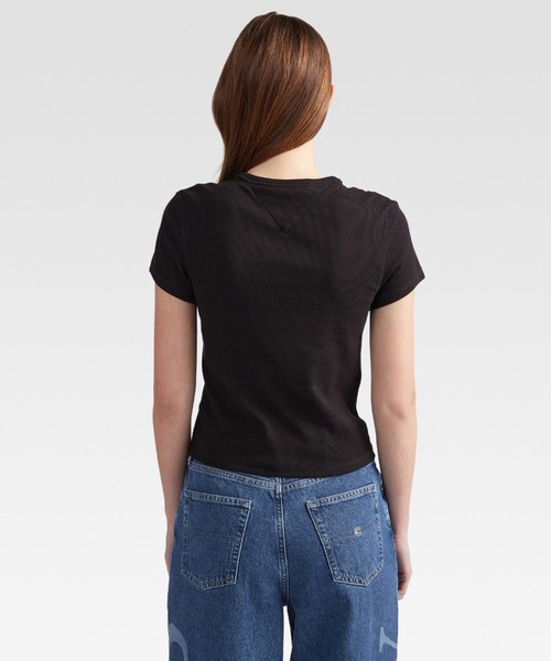 tommy jeans（トミー ジーンズ）の「バッジロゴリブTシャツ（Tシャツ/カットソー・レディース・ホワイト/ブラック/ピンク/グリーン・MEDIUM/LARGE/SMALL/X-SMALL）」の5枚目の写真